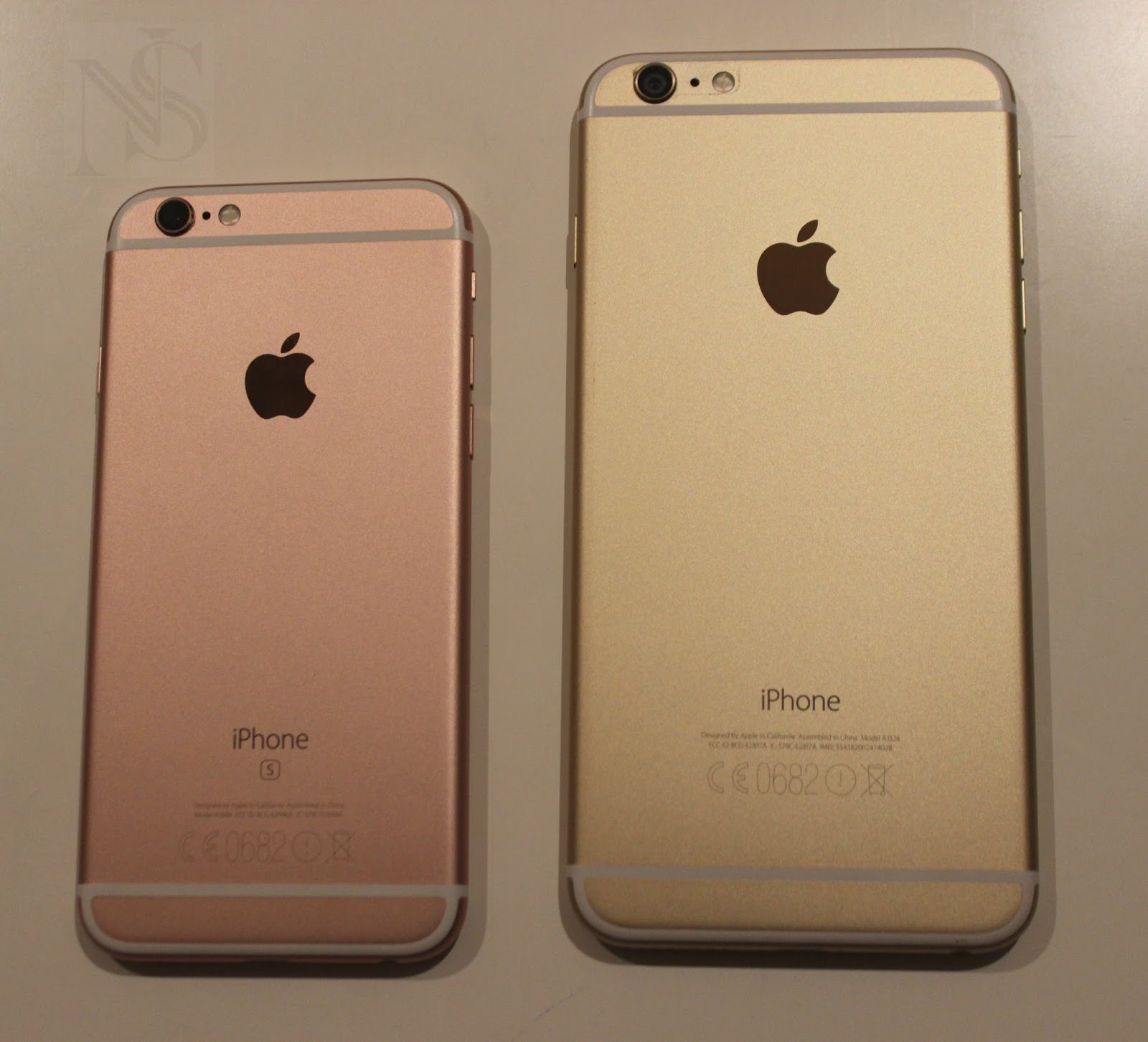 Отличие 6 от 3. Iphone 6s Gold vs Grey. Iphone 6s Gold vs Rose Gold. Айпод айфон 6s и 6s. Айфон 6 и 6с.