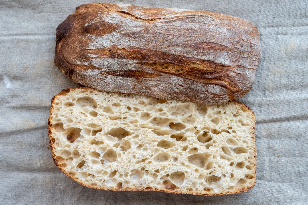 Рецепт чиабатты в духовке. Чиабатта. Хлеб чиабатта. Хлеб чаабад. Sourdough Ciabatta Recipe.