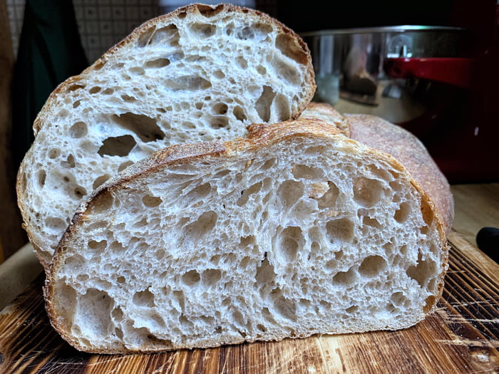 Рецепт теста для хлеба на дрожжах. Выпечка хлеба. Разрез на хлебе на закваске. Хлеб в разрезе. Домашний хлеб.