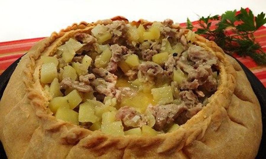 Пирог беляш с мясом и картошкой