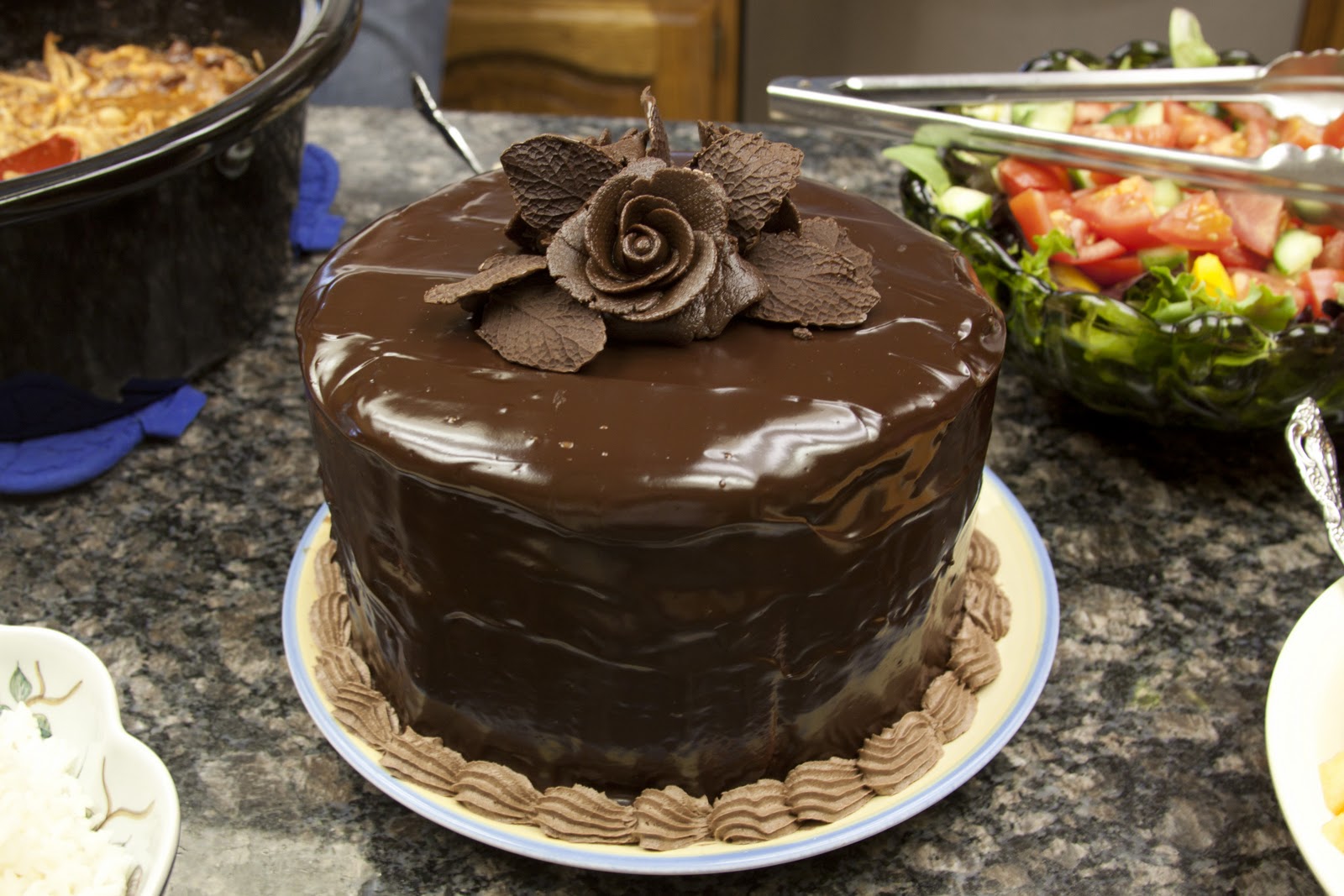 Чем полить торт вместо шоколада