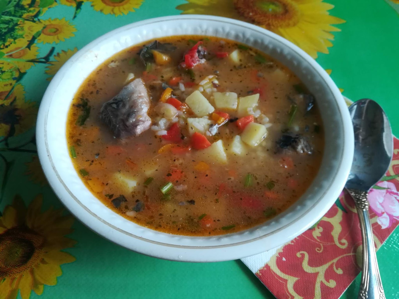 Рыбный суп из консервов сайры
