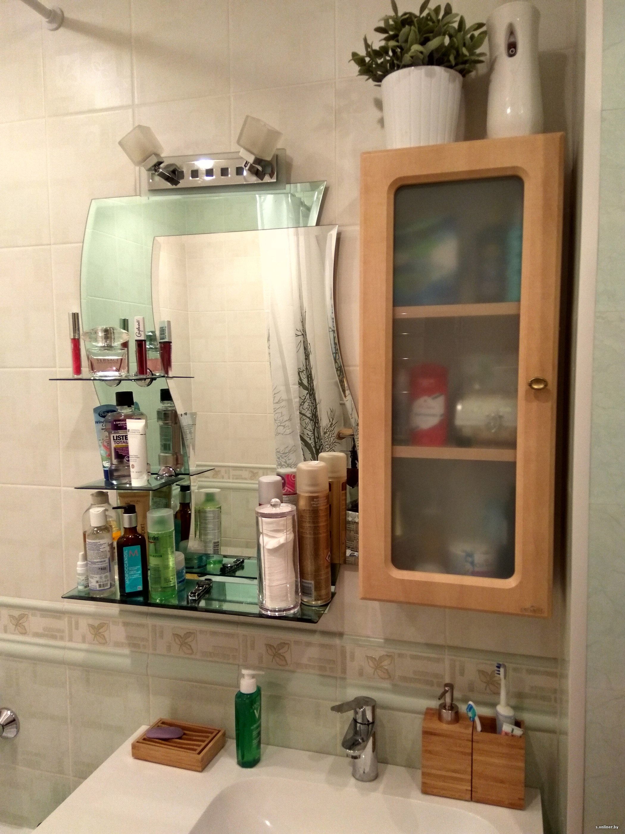 крепление шкафа с зеркалом в ванной