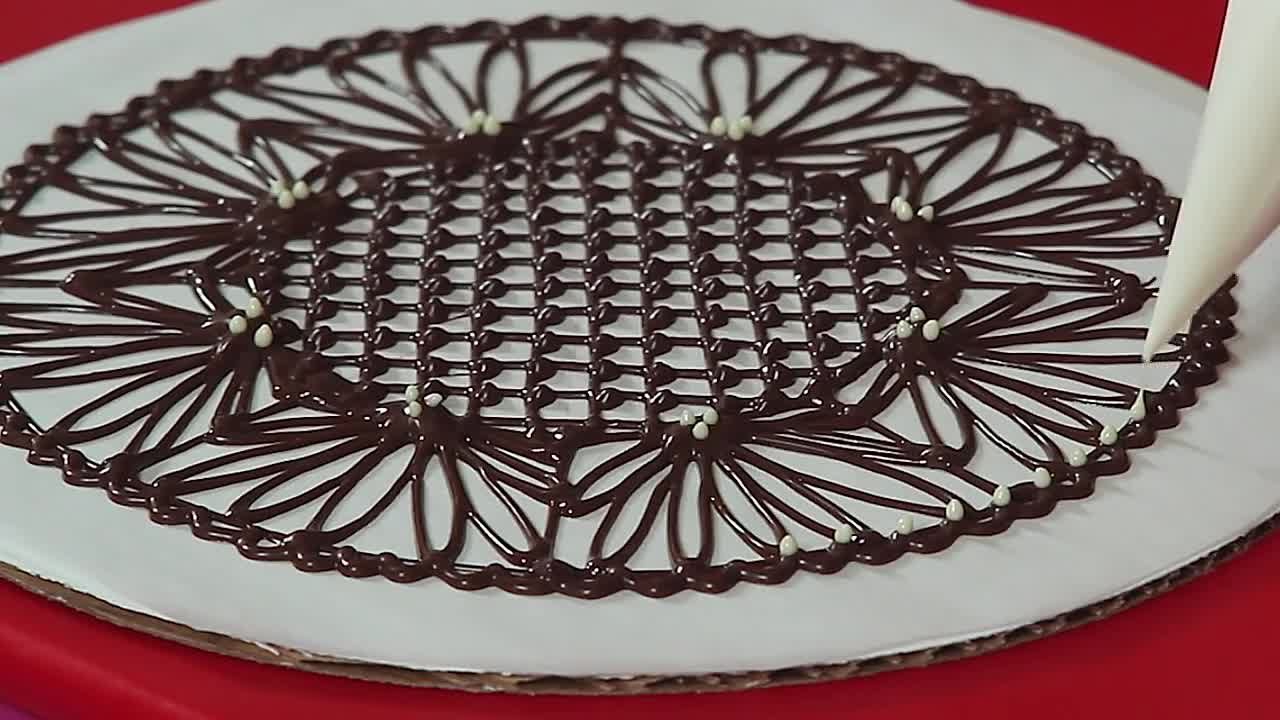 Мост из шоколада для торта