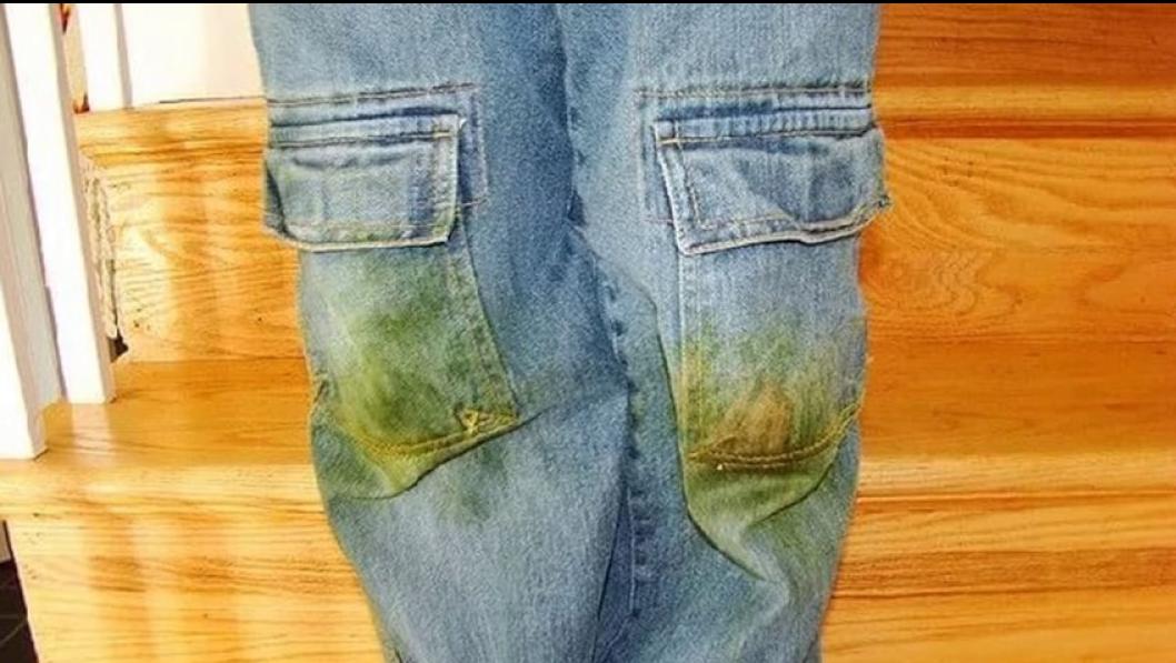 Пятна от травы. Ржавчина на джинсах. Джинсы с пятнами. Плесень на джинсах. Джинсы с белыми пятнами.