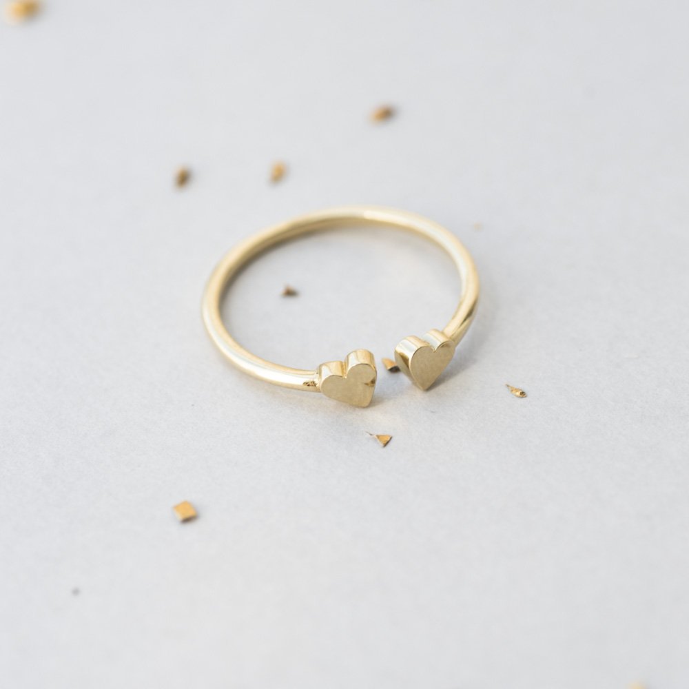 Золотое кольцо оставляет черные следы. Minimalist Saba кольцо. Золотое кольцо мималистические585. Золотое кольцо Минимализм. Кольца Минимализм золото.