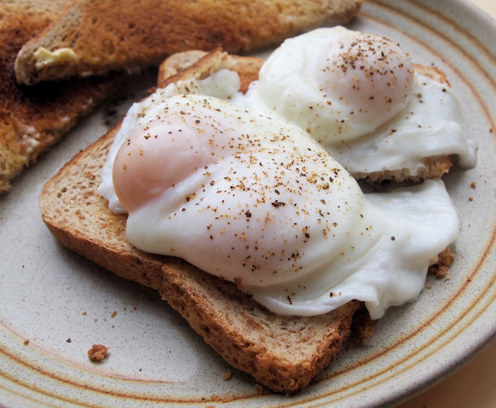 Яйцо пашот фото. Poached Egg яйцо пашот. Яйцо пашот во Франции. Poached – яйцо-пашот (в мешочек). Яйцо пашот 