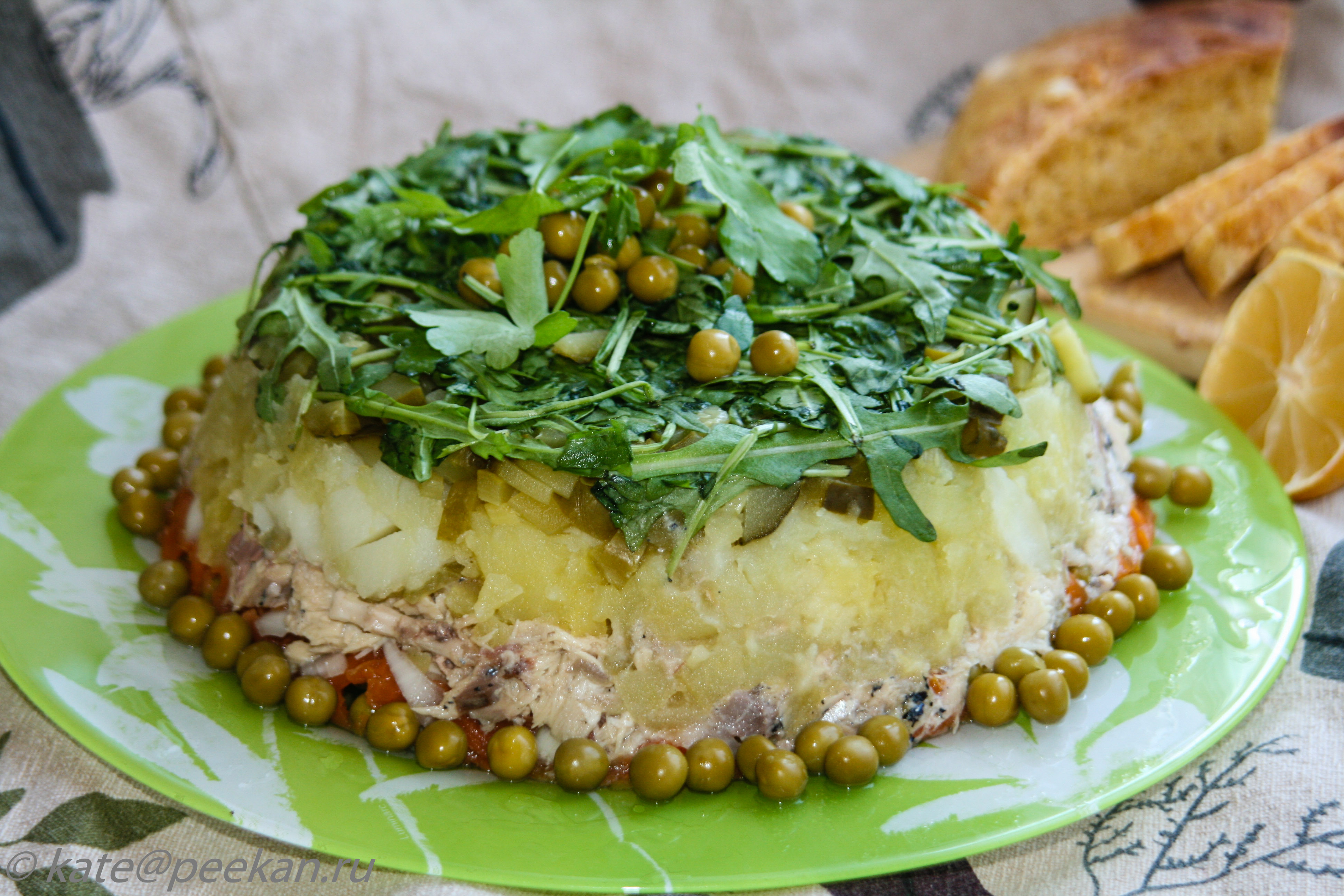 Салат с консервированной сайрой и кукурузой классический рецепт