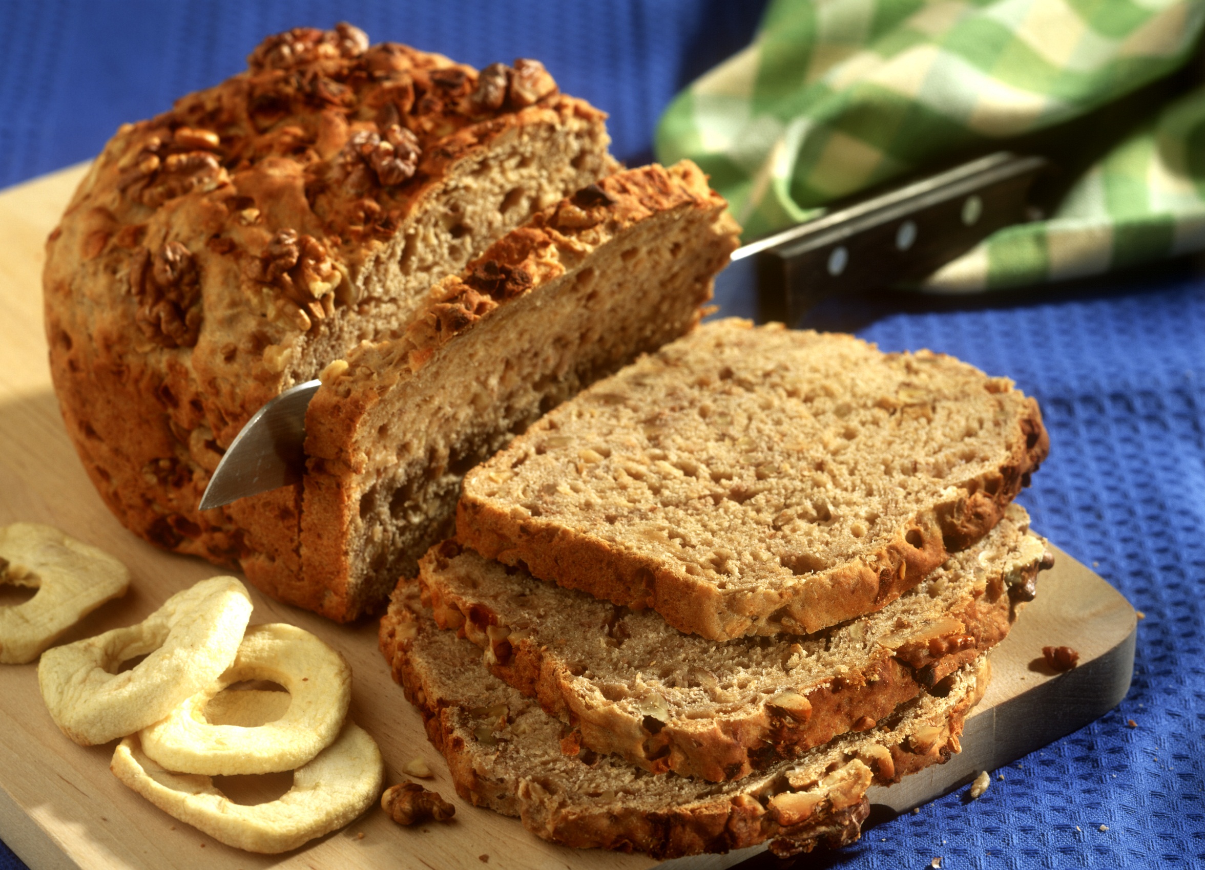 Пышный хлеб на сковороде. Хлеб из цельнозерновых злаков. Домашний хлеб. Пышный хлеб. Диетический хлеб.