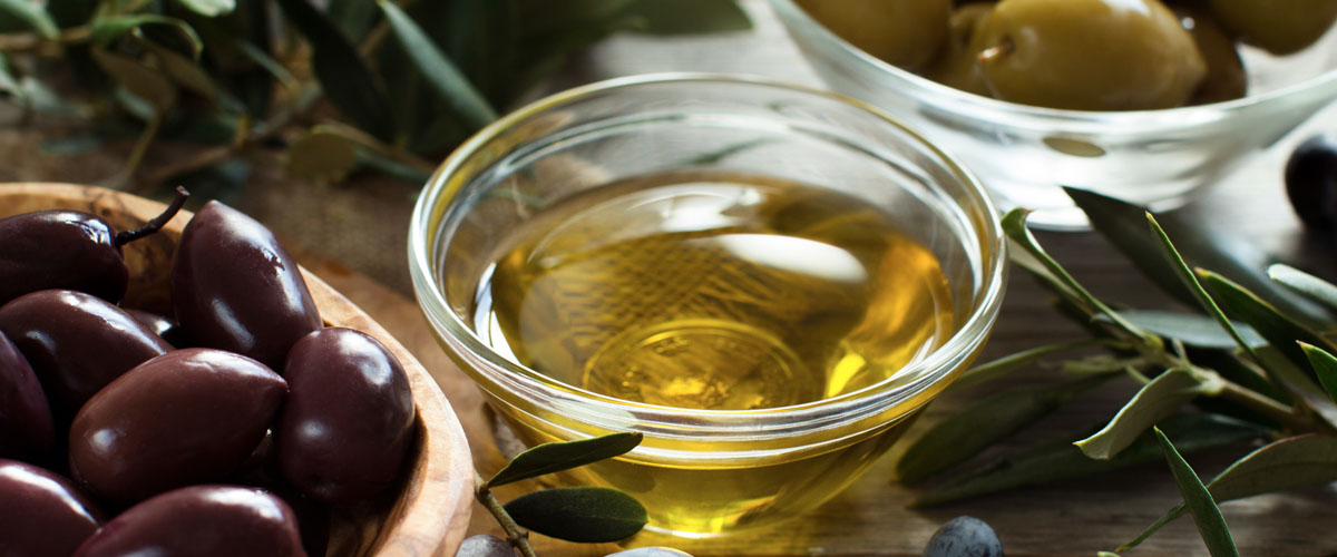 Чем полезен оливковое масло для организма человека. Польза оливкового масла в мыле. Свет разливает как оливковое масло Греция. Оливковое масло при диабете