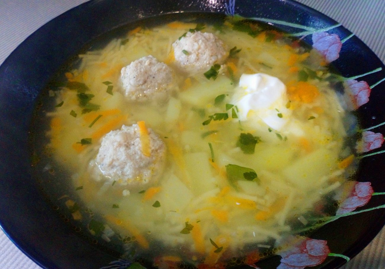 Суп с куриными фрикадельками и вермишелью