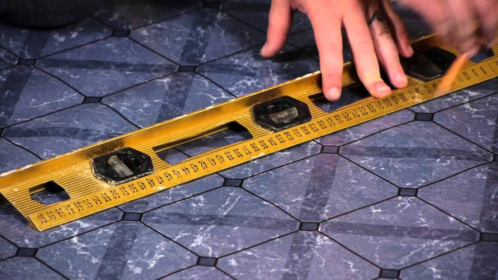 инструменты для укладки нового линолеума на старый